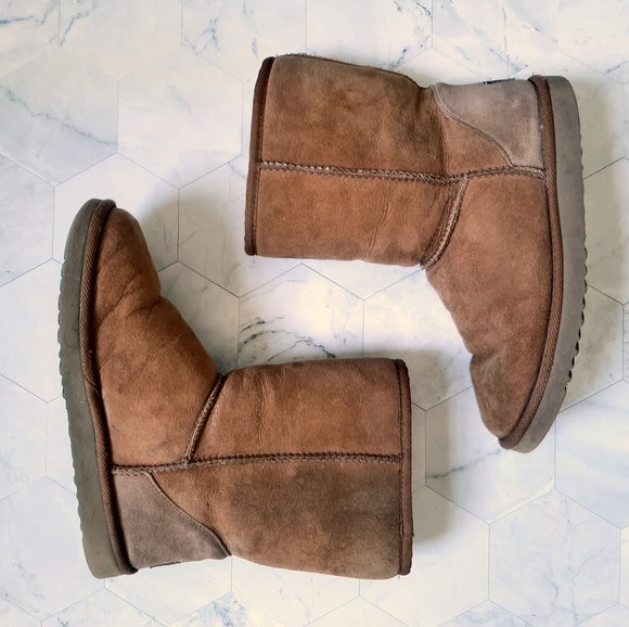 UGG Classic Short II Boot - Chestnut - Picture 4 of 4